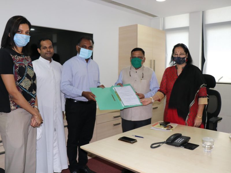 The Public Relations Society of India (PRSI), Mumbai Chapter today signed a Memorandum of Understanding (MoU) with St. Pauls Institute of Communication Education.
